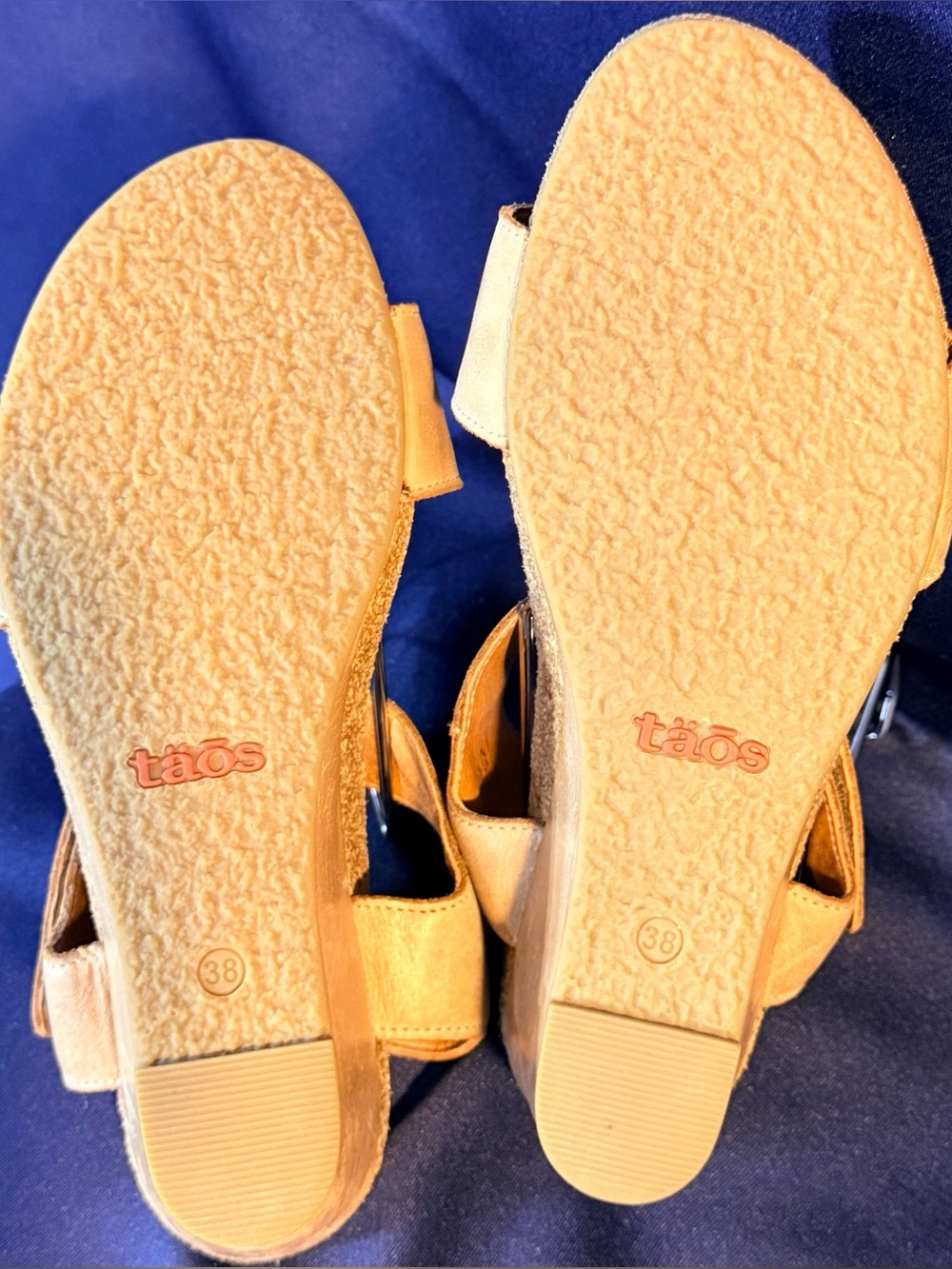 Taos Leather Wedge Sandals Women’s 7.5 EU 38 Comfort Sandals Beige Tan - Picture 2 of 5